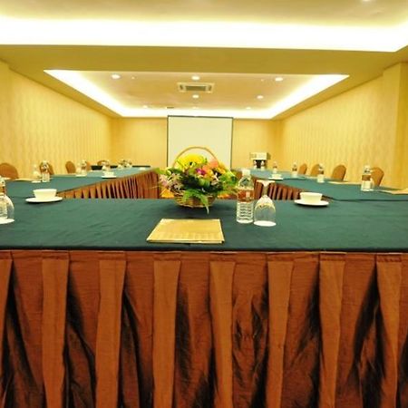 11@Century Hotel Johor Bahru Bagian luar foto