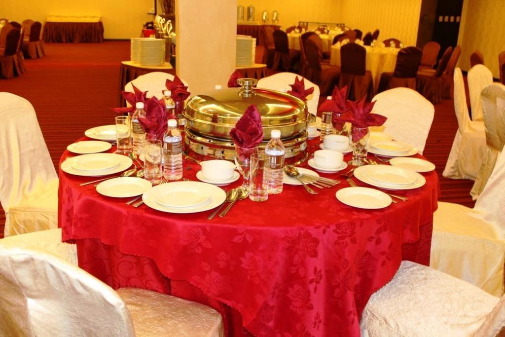 11@Century Hotel Johor Bahru Bagian luar foto