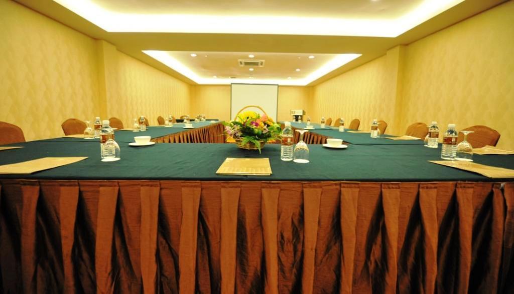 11@Century Hotel Johor Bahru Bagian luar foto