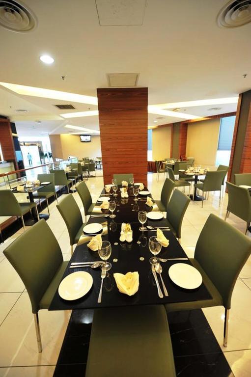 11@Century Hotel Johor Bahru Bagian luar foto