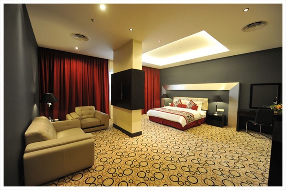 11@Century Hotel Johor Bahru Bagian luar foto
