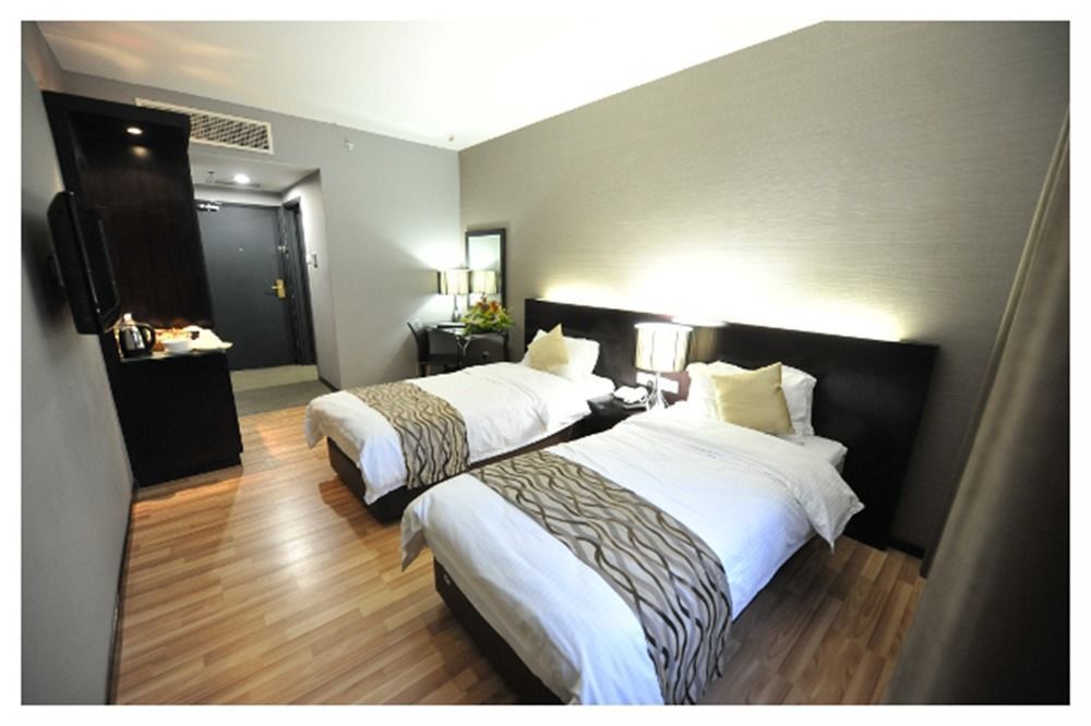 11@Century Hotel Johor Bahru Bagian luar foto