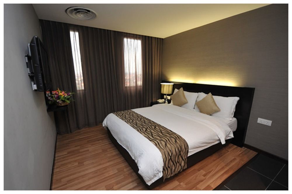 11@Century Hotel Johor Bahru Bagian luar foto