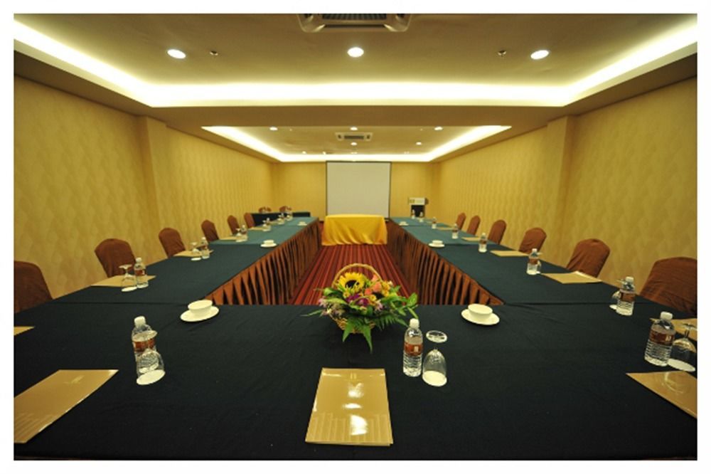 11@Century Hotel Johor Bahru Bagian luar foto